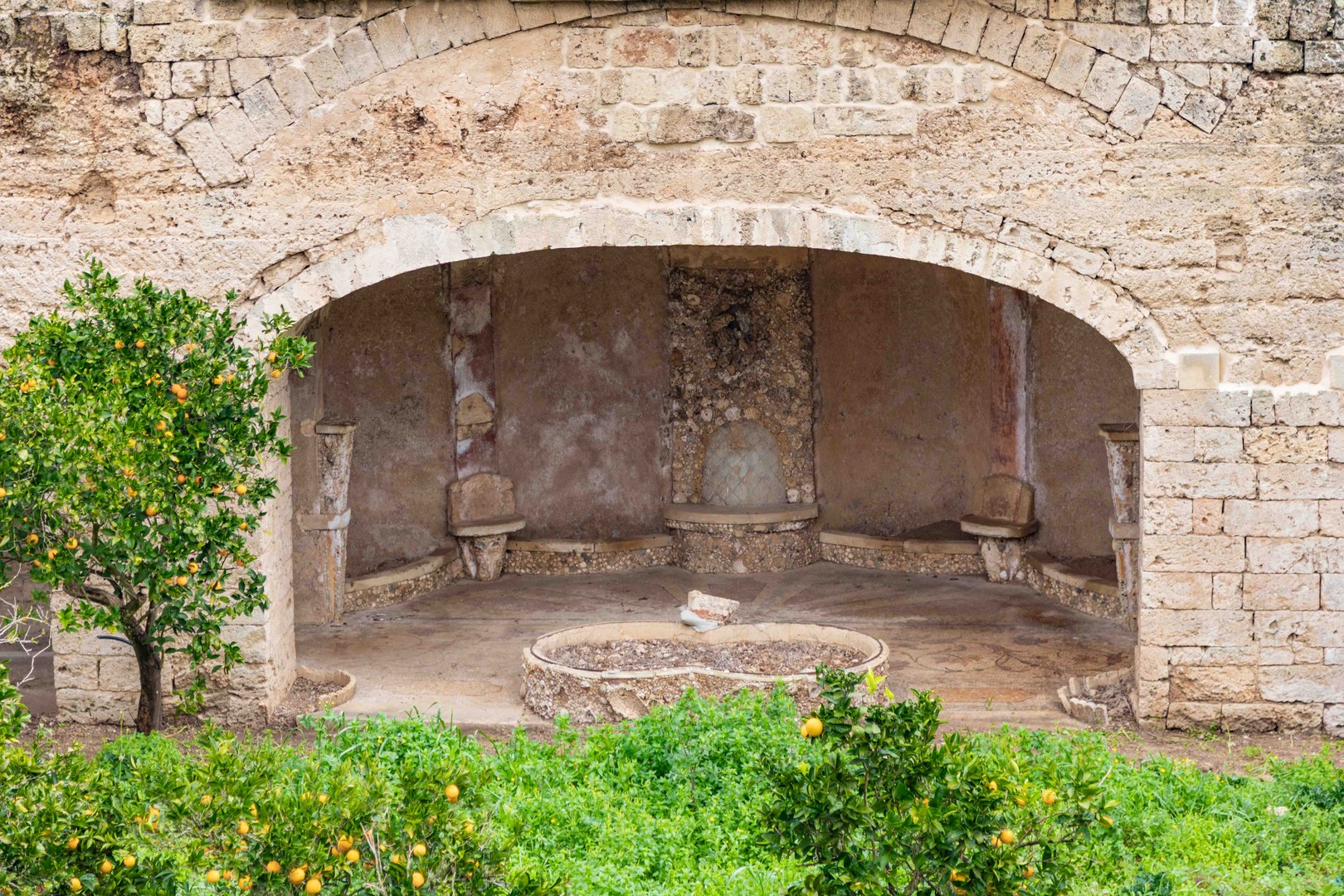 ninfeo della chiesa di santa maria alla porta di Galatina